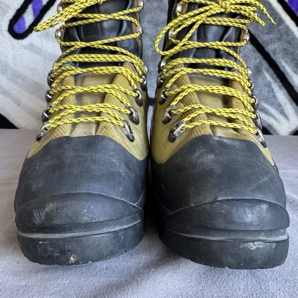 Size 12 - VASQUE Skywalk Stealth hiking boot firm‎ rigid heavy speed lace
